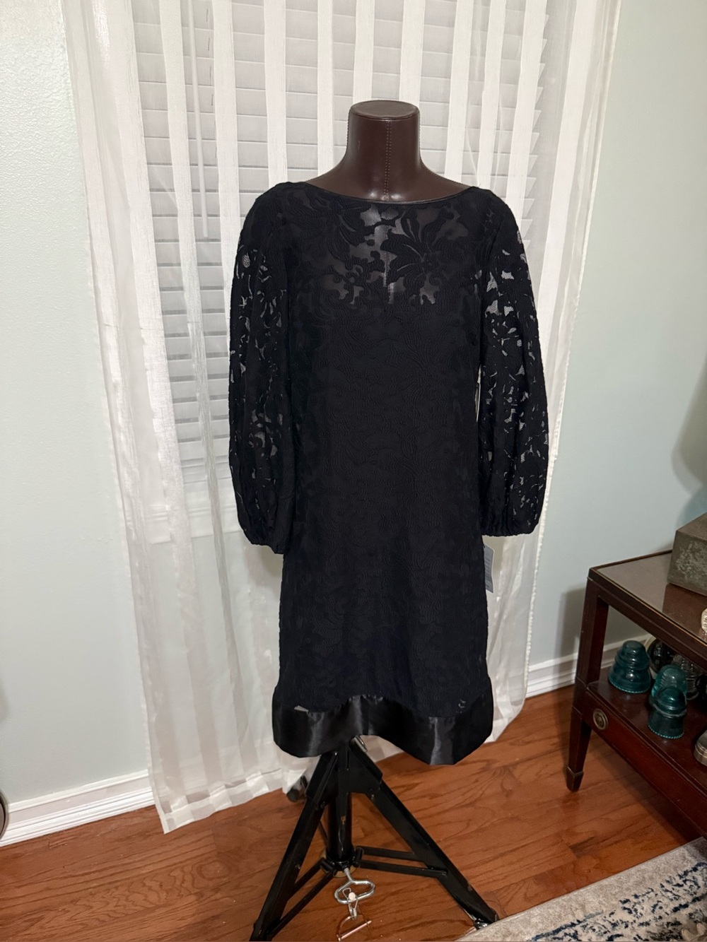 Laundry By Shelli Segal Black Lace Puff-Sleeve Shift Dress